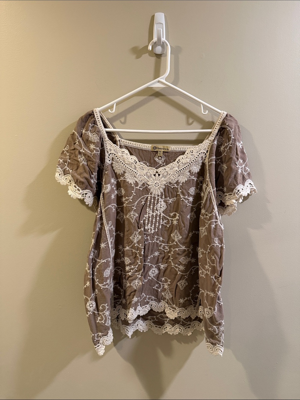 Democracy Taupe Brown Lace-Trim Short Sleeve Top